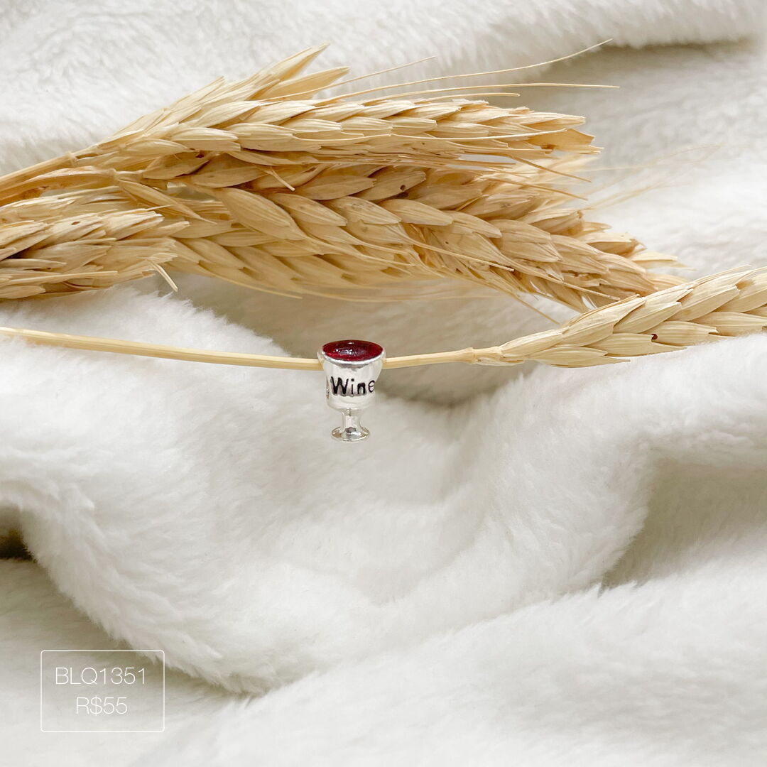 Berloque Taça de Vinho Passador Esmaltado Prateado